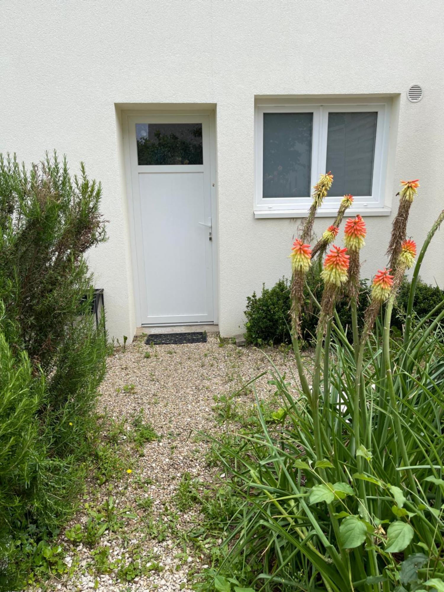 Beau studio équipé avec terrasse arborée - Calme et confortable Bourg-en-Bresse Esterno foto